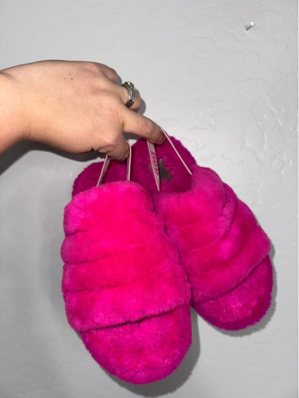 UGG size 4 Youth Women's 5.5-6 Fluff Yeah Ugg Slippers